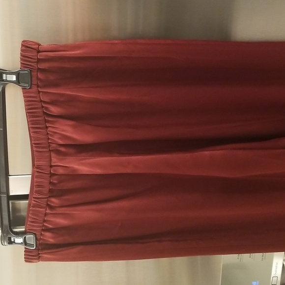 💕ST. JOHN💕 Liquid Satin Pant Elastic Back Pull-On Wide-Leg Oxblood Red M NWOT - Picture 7 of 11